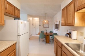 Private kitchen - MNTN Vibes / Air-Conditioned Condo with Mountain Views (Estes Park)