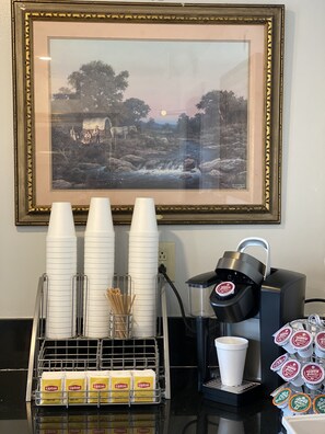 Free daily continental breakfast  - Harrington Welcome Inn (Harrington)