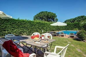 屋外ダイニングエリア