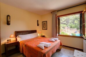 6 bedrooms, iron/ironing board, WiFi, bed sheets - Can Perals - Six Bedroom Villa, Sleeps 12 (Tamariu)