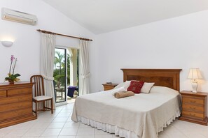 3 slaapkamers, een strijkplank/strijkijzer, wifi, beddengoed