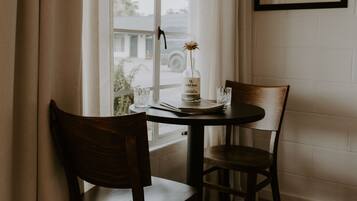 Habitación Deluxe | Ropa de cama hipoalergénica y espacio para trabajar con laptop