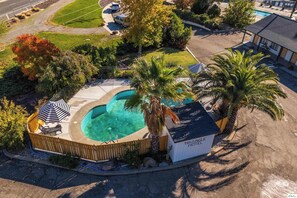 Seasonal outdoor pool - Triangle Motel (Red Bluff)