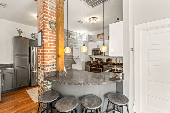 Refrigerador, microondas, parrilla de estufa y lavavajillas 