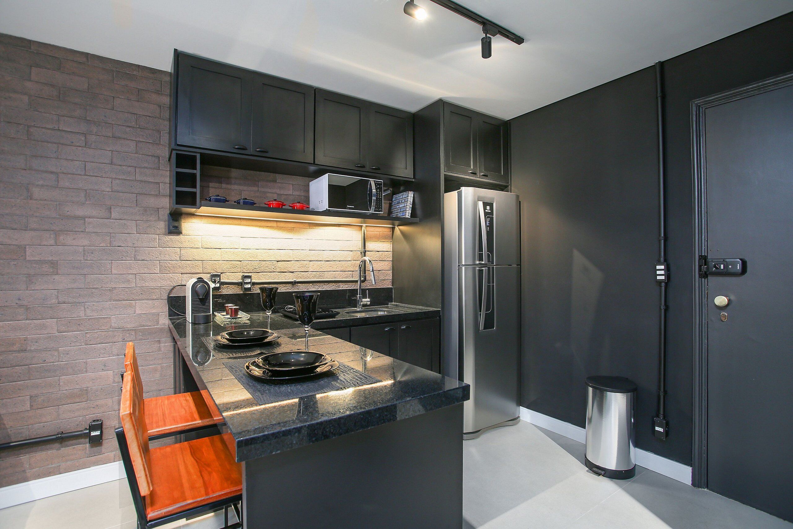 Monolocale Design | Cucina privata | Frigorifero, microonde, pentole/stoviglie/utensili