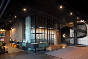 Lobby - Alt Hotel Calgary University District (Calgary)