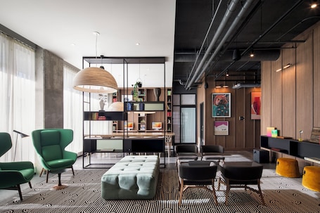 Zona de estar del vestíbulo. Alt Hotel Calgary University District