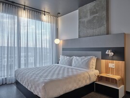 Classic Room, 1 King Bed, Mountain View