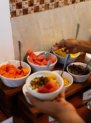 Tägliches inbegriffenes Frühstück zur Selbstbedienung