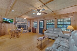 Smart TV, fireplace