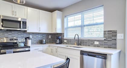 New Condo! Minutes from Sand Springs Golf Course & Wedding/Event Venue