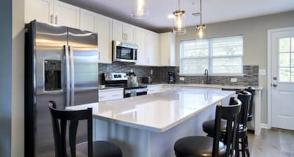 New Condo! Minutes from Sand Springs Golf Course & Wedding/Event Venue