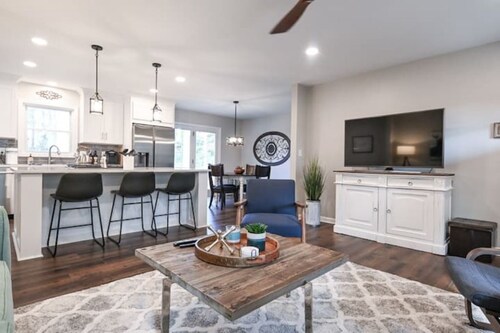 NCAA baseball home for rent!