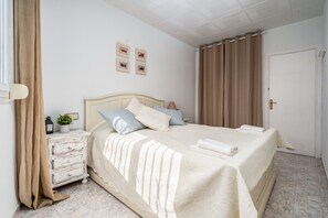 1 dormitorio, tabla de planchar con plancha, wifi gratis y ropa de cama