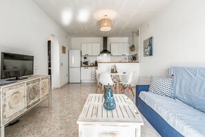 TV - WELCS APARTAMENTO 069 EMP con Piscina frente al Ma (Rosas / Roses)