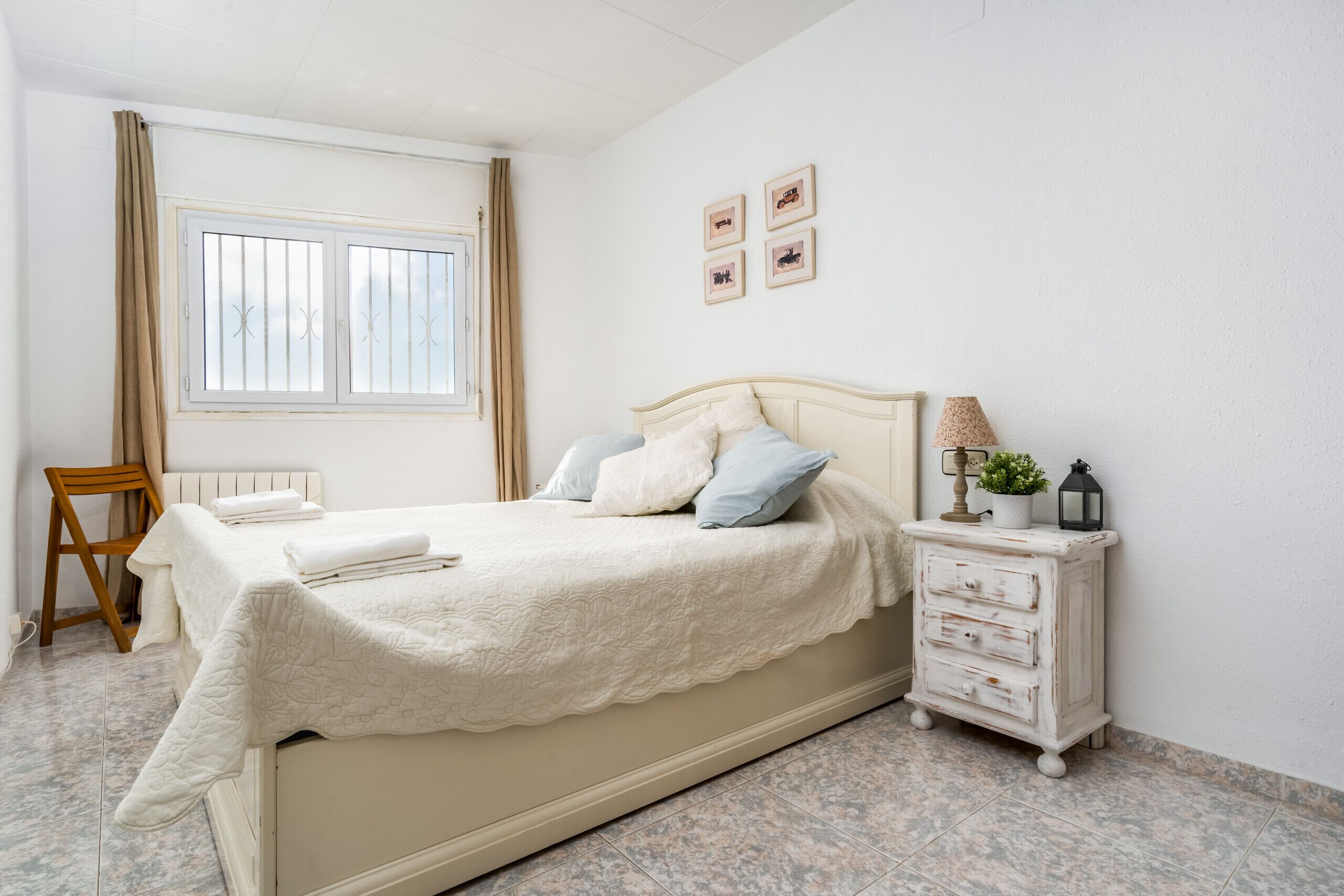 1 室のベッドルーム、アイロン / アイロン台、WiFi (無料)、ベッドシーツ