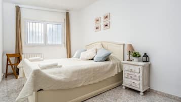 1 slaapkamer, een strijkplank/strijkijzer, gratis wifi, beddengoed