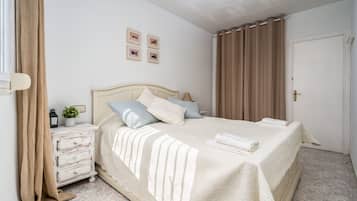 1 habitación, tabla de planchar con plancha, wifi gratis y ropa de cama