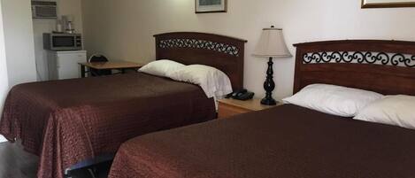 Basic Double Room | Desk, laptop workspace, blackout drapes, soundproofing