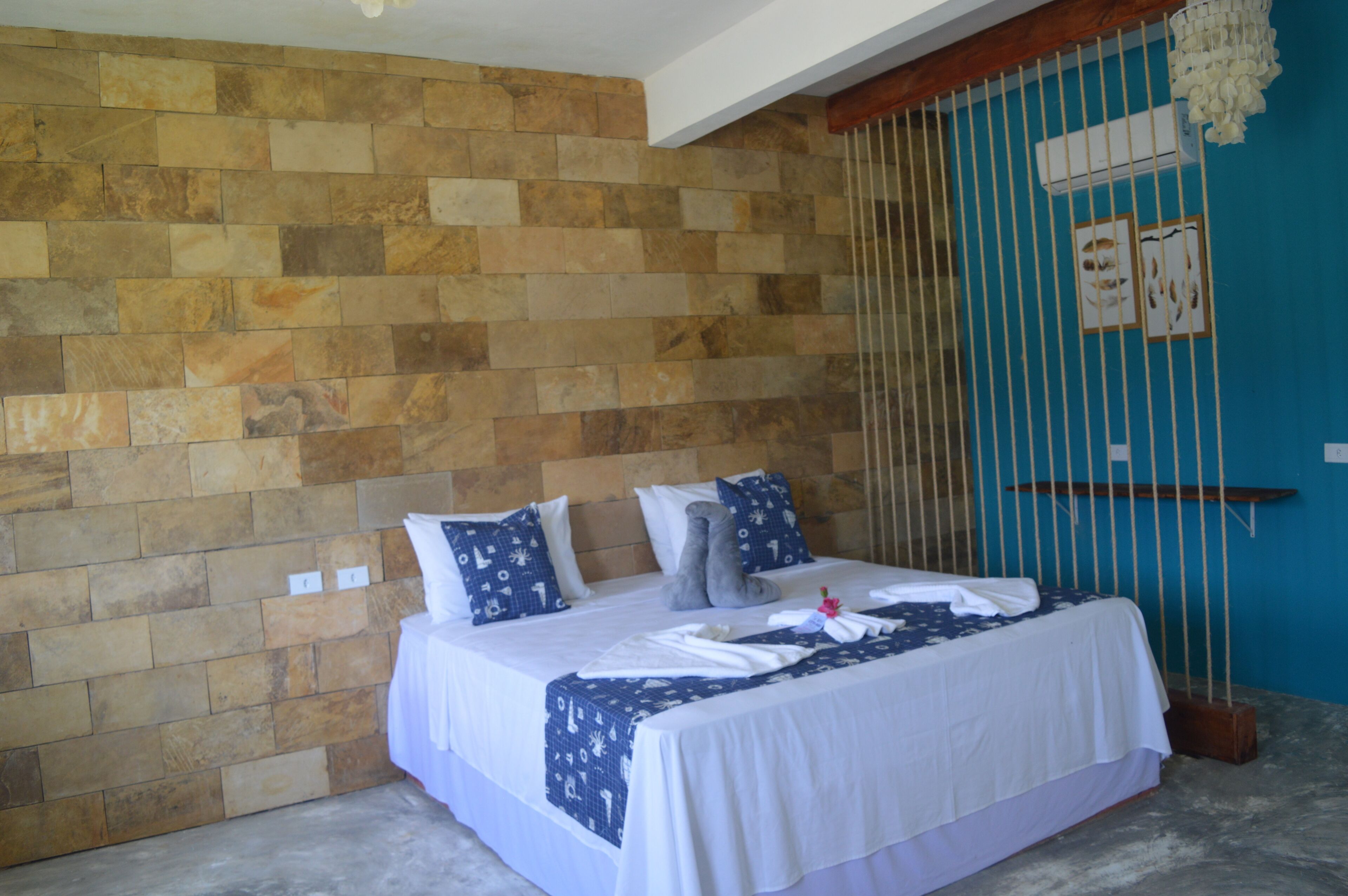 Quarto casal standard | Frigobar, individualmente decorados, escrivaninha