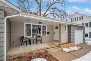 Exterior - 2B-2B-1LVL-Midterm Stays-Parks-Pets Welcome (Elk River)