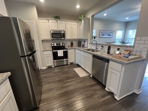 Beautiful 3R-2B Home in Quiet Community