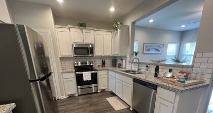 Beautiful 3R-2B Home in Quiet Community