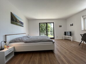 8 bedrooms, desk, travel crib, free WiFi - Traumaussicht, Traumwanderungen, Viel zu Entdecken und Richtig Viel Platz!! (Daun)
