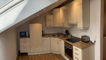 Mikrowelle, Ofen, Herdplatte, Geschirrspüler