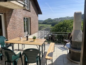 Outdoor dining - Traumaussicht, Traumwanderungen, Viel zu Entdecken und Richtig Viel Platz!! (Daun)