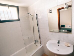 Shower, towels, soap, shampoo - Dama de Famara-las Mejores Vistas de la Playa! (CN)