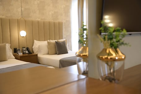 2 habitaciones, escritorio y espacio para trabajar con laptop