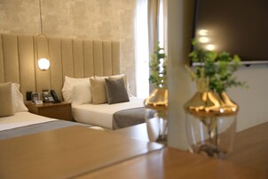 Quarto casal superior | 2 quartos, escrivaninha, espaço de trabalho para notebook