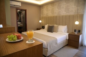 Standard Room | Desk, laptop workspace, iron/ironing board, free WiFi - Hotel Victoria (Lagos de Moreno)