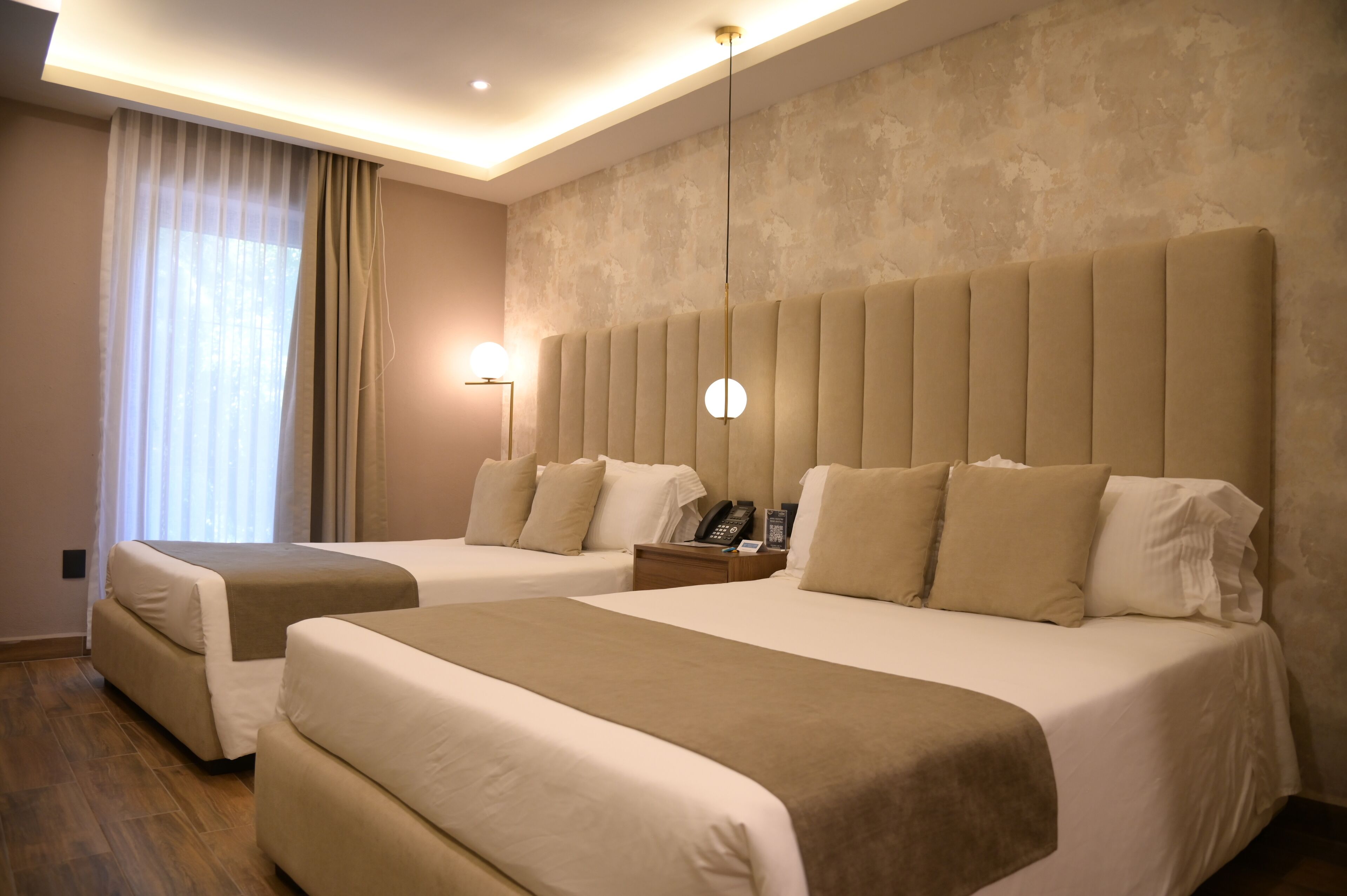 Quarto casal standard | Escrivaninha, espaço de trabalho para notebook