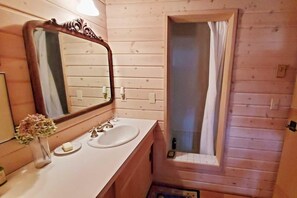 Dusche, HandtĂŒcher, Toilettenpapier
