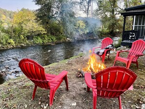 Property grounds - Creekside Firefly Cottage (Bryson City)