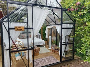 WiFi, bed sheets - Pilgrims of the Goddess - Glass Lounge (Glastonbury)