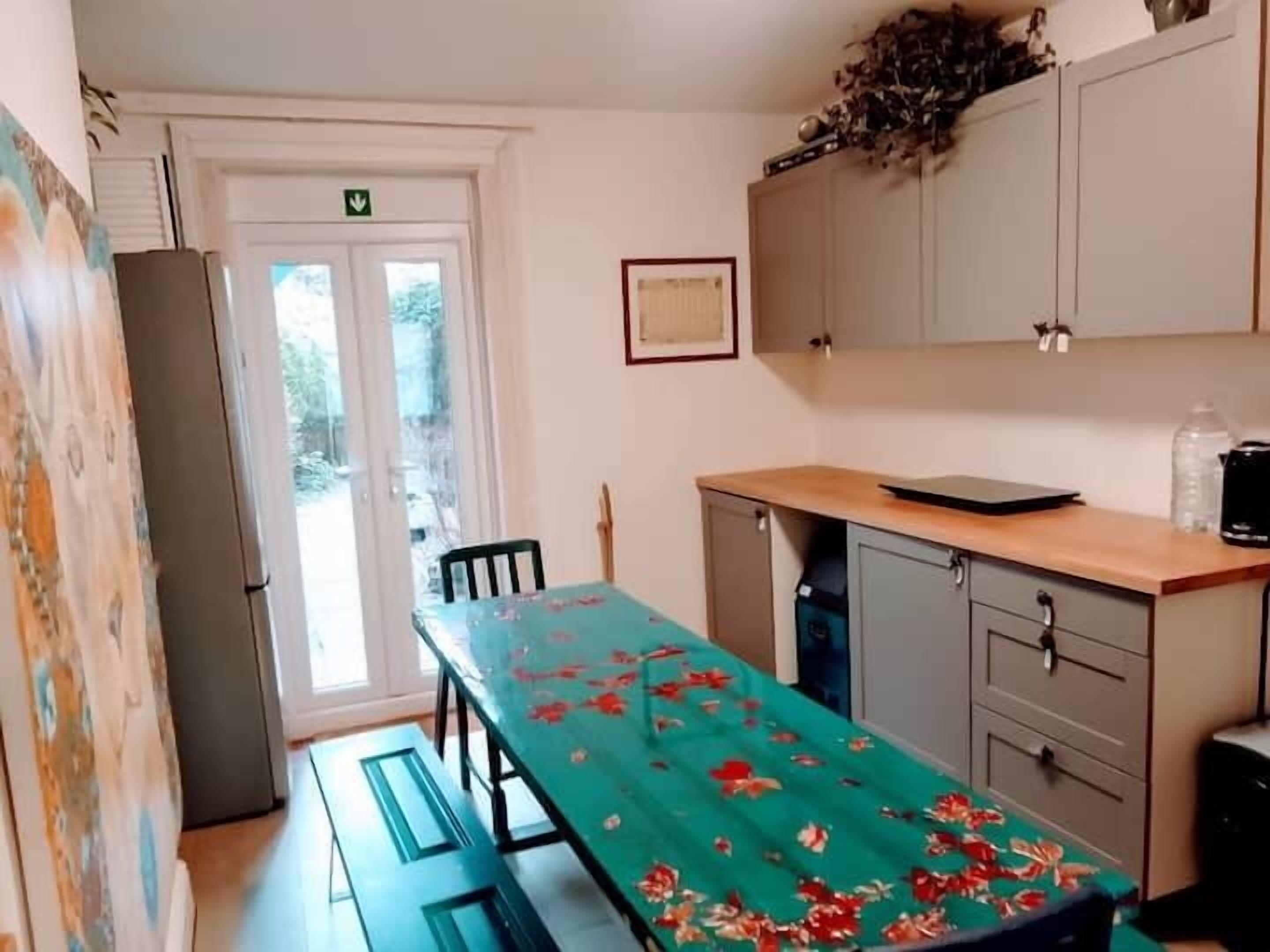 Kühlschrank, Mikrowelle, Ofen, Toaster