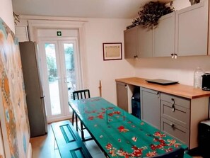 Kühlschrank, Mikrowelle, Ofen, Toaster