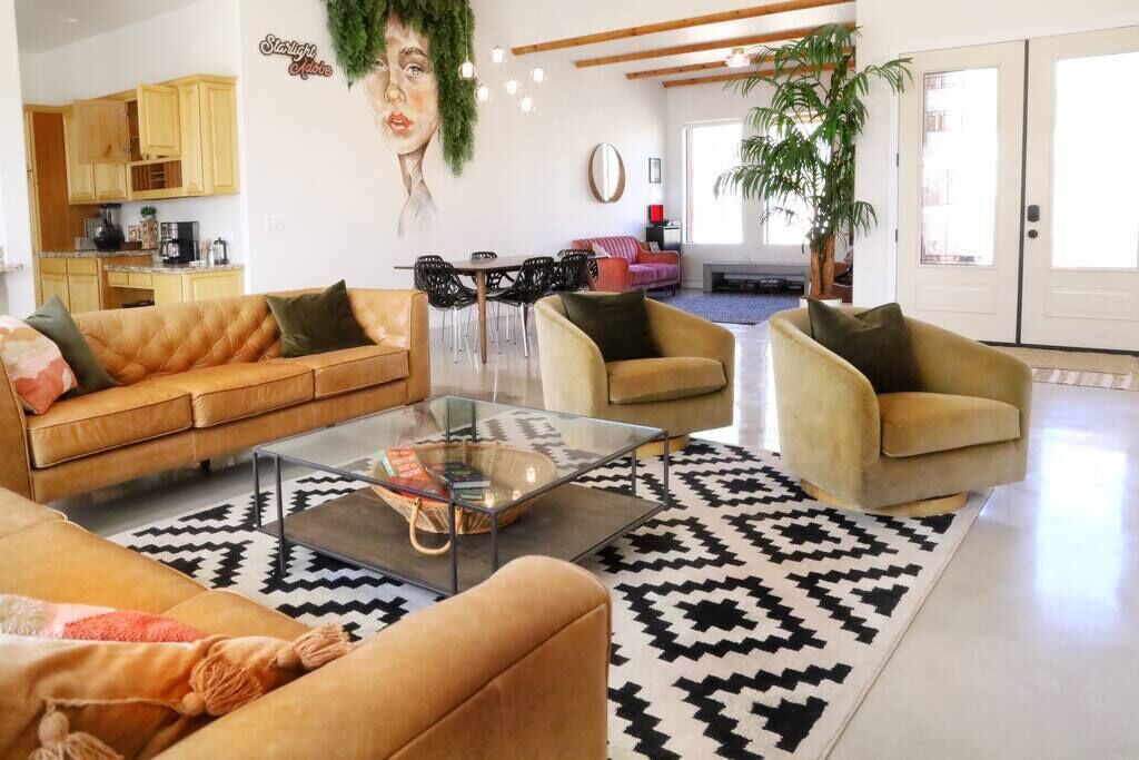 Starlight Adobe | Mountain Views | Artist Retreat