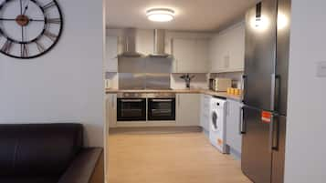 Premier Double Room | Shared kitchen facilities | Full-sized fridge, microwave, stovetop, dishwasher