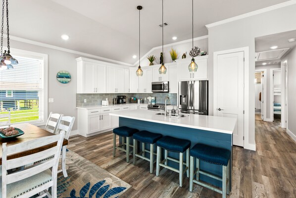 冰箱、微波炉、烤箱、炉灶