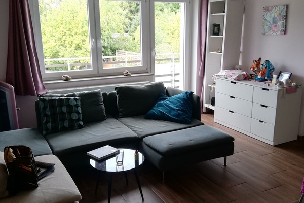 Blick über den Balkon in den Garten