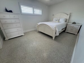 3 bedrooms, iron/ironing board, free WiFi, bed sheets - Delma's Waterfront Oasis With Panoramic Open Water View!! PARADISE FOUND (St. Petersburg)