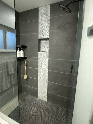 Shower, hair dryer, towels, soap - Delma's Waterfront Oasis With Panoramic Open Water View!! PARADISE FOUND (St. Petersburg)