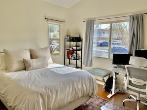 3 habitaciones, tabla de planchar con plancha, wifi y ropa de cama