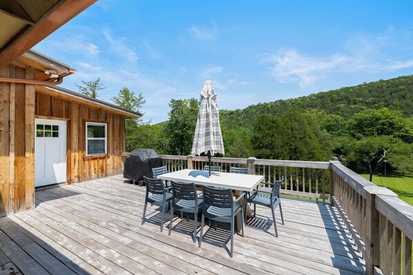 屋外ダイニングエリア