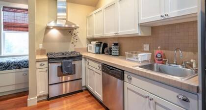 Granny Flat in leafy SW Portland
