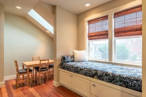 Interior - Granny Flat in leafy SW Portland (Portland)